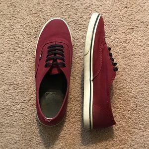 Maroon low top vans w/ black laces